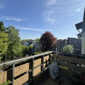 Frisch renovierte Traumwohnung mit großem Garten und Balkon!
