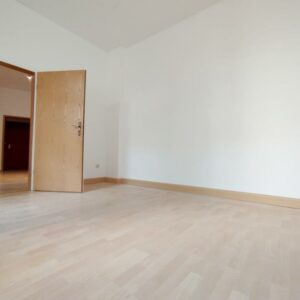 Helle neurenovierte Singlewohnung mit offene Wohnküche im ruhigen Haus mit freundlichen Nachbarn!