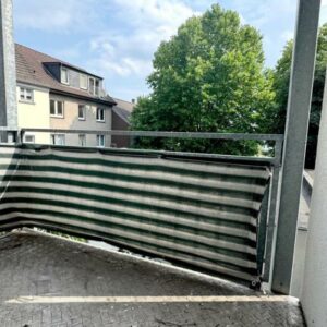 Vollvermietetes, modernisiertes und renditestarkes Jugendstilhaus mit Balkonen und Garagen.